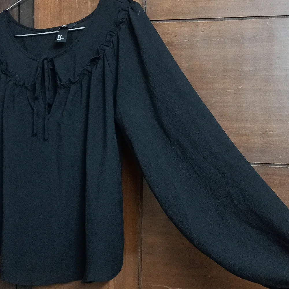 H & M Black Top - Picture 5 of 8